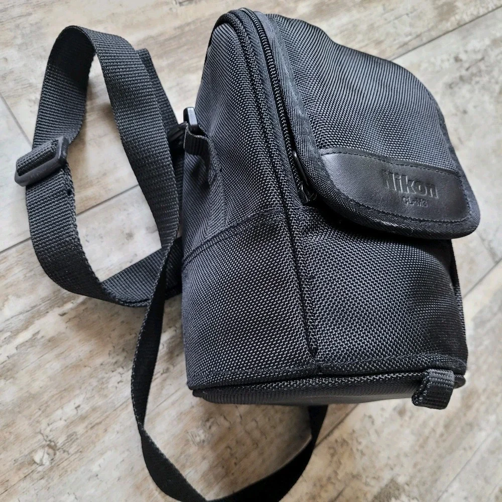 Nikon CL-M2 Semi-Soft Ballistic Nylon Lens Case